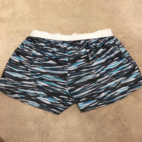 Under armour drawstring athletic shorts - Picture 2 of 3